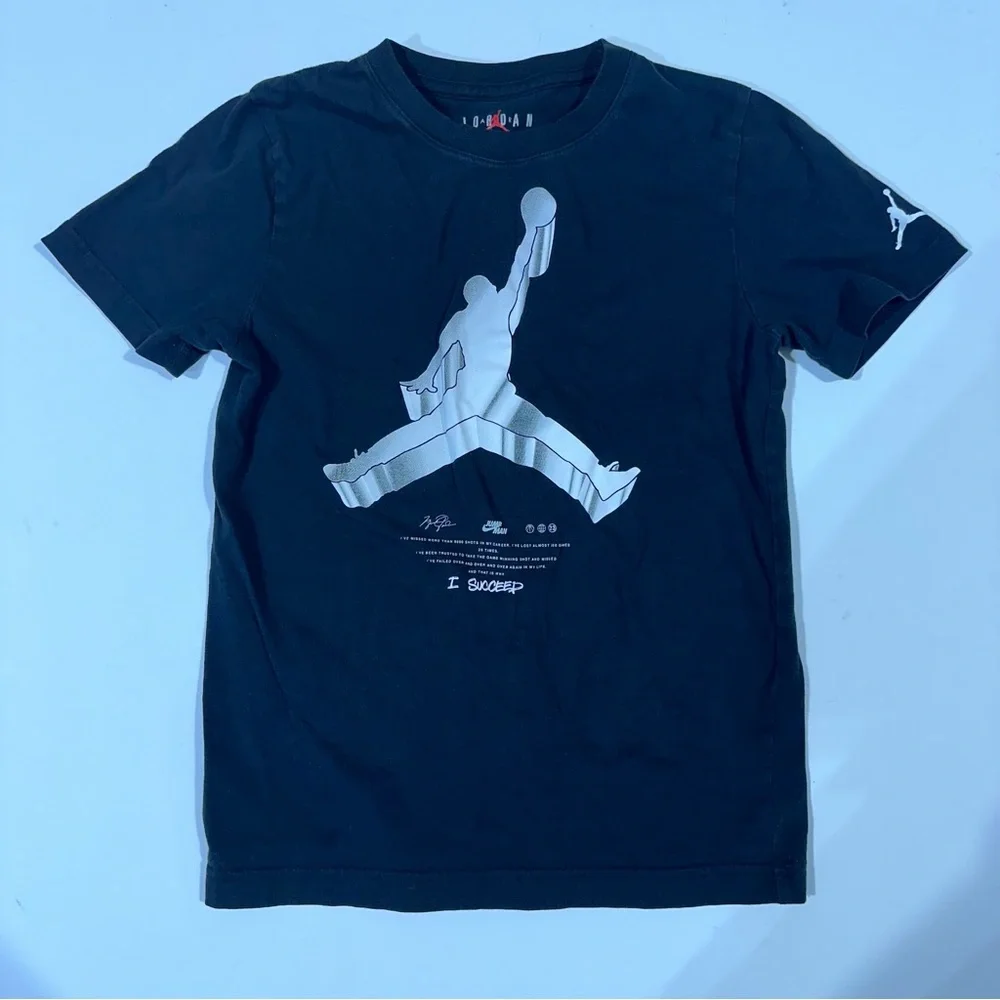 Boys Jordan T-shirt size M